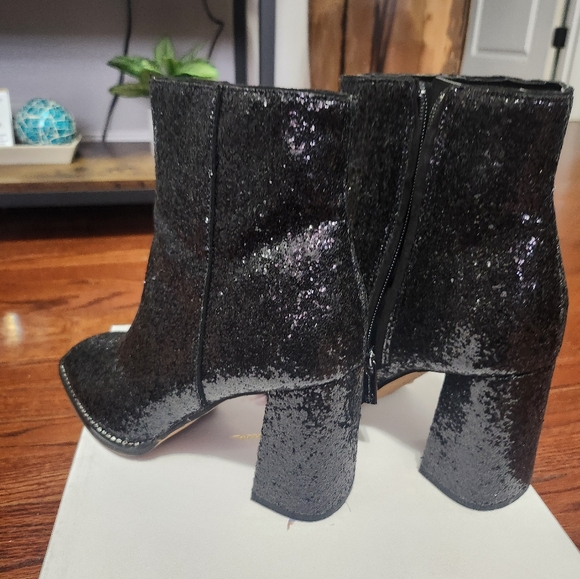 Boots - Picture 6 of 10